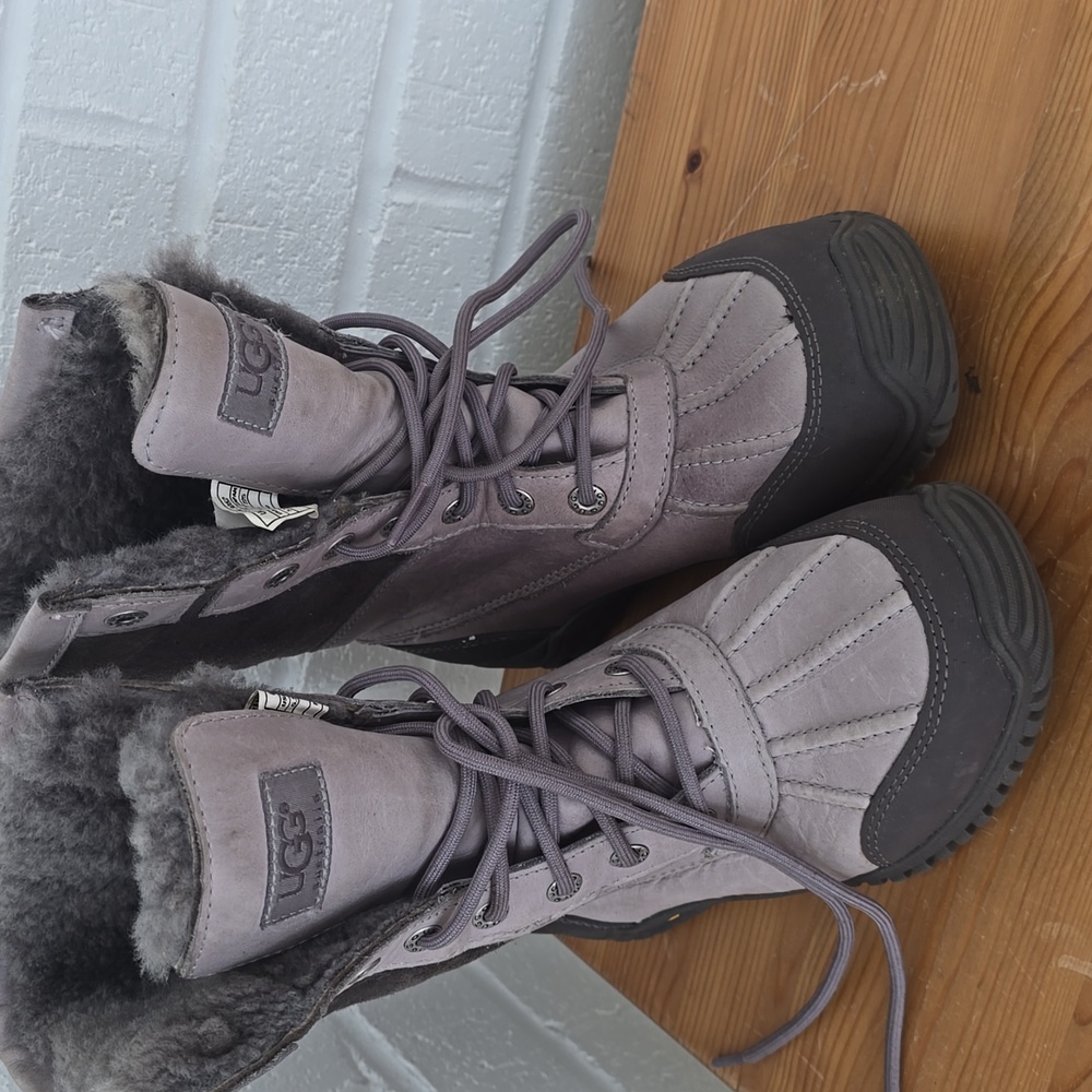 UGG Australia Adirondack style 3052 Size 5.5